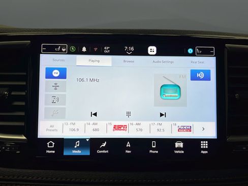 Used 2023 Chrysler Pacifica Pinnacle FWD image 31