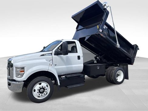 New 2025 Ford F650 2WD Regular Cab Super Duty image 17