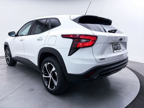 Used 2024 Chevrolet Trax RS w/ Sunroof Package image 12