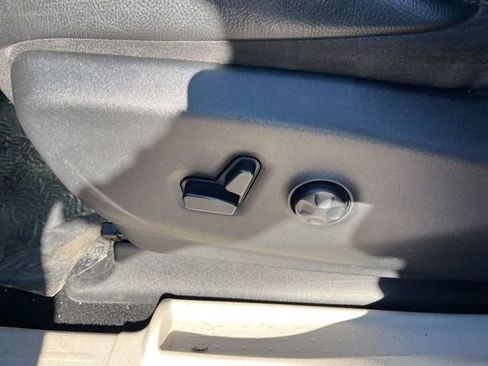 Used 2020 Chrysler Pacifica Touring-L image 22