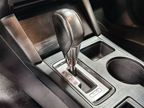 Used 2017 Subaru Outback 2.5i Touring image 23