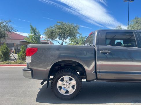 Used 2012 Toyota Tundra 4x4 CrewMax w/ Tow Pkg image 12