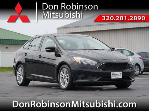 Used 2017 Ford Focus SE FWD image 1