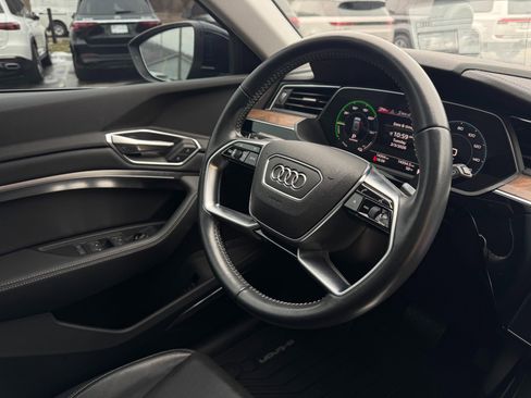 Used 2019 Audi e-tron Premium Plus image 28