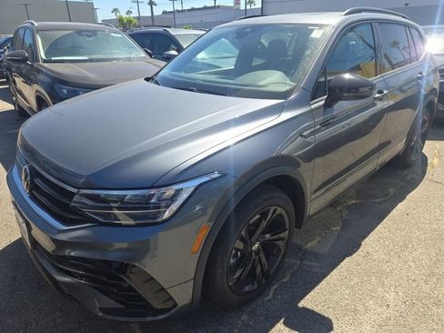Used 2023 Volkswagen Tiguan SE R-Line FWD image 2
