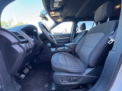 Used 2018 Ford Explorer XLT w/ Equipment Group 201A AWD/4WD image 10