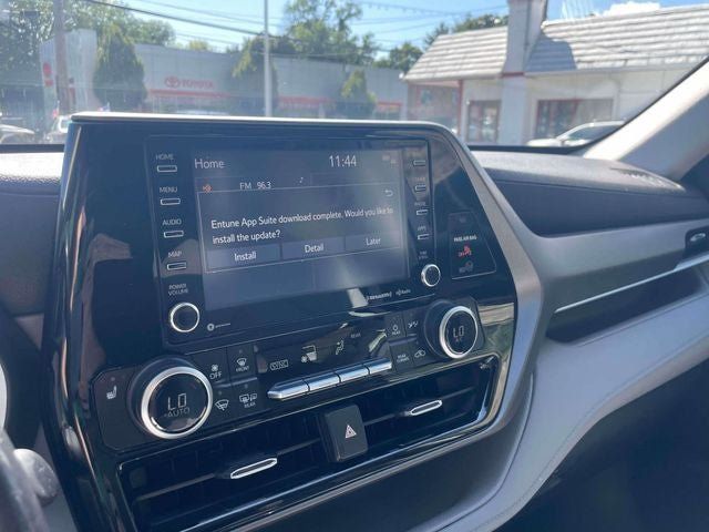 Used 2020 Toyota Highlander XLE AWD/4WD image 29