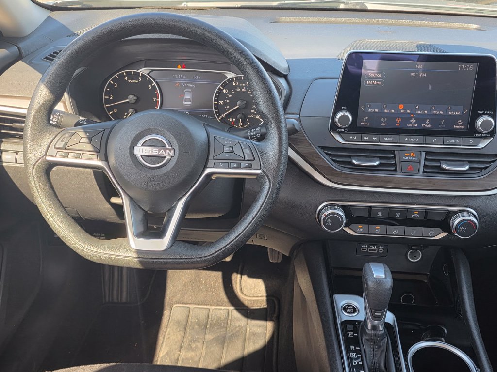 Used 2024 Nissan Altima 2.5 SV FWD image 18
