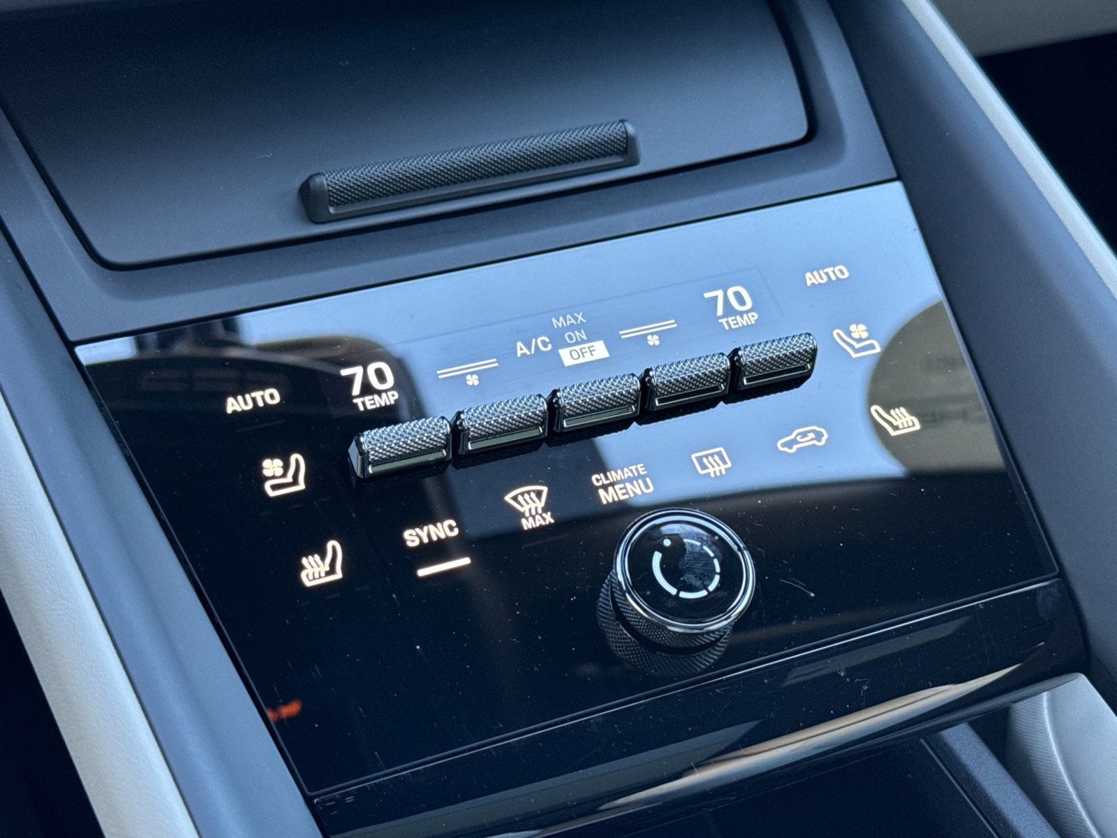Certified 2025 Porsche Macan 4 Electric AWD/4WD image 25