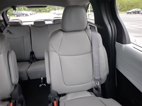 New 2025 Toyota Sienna XLE image 14