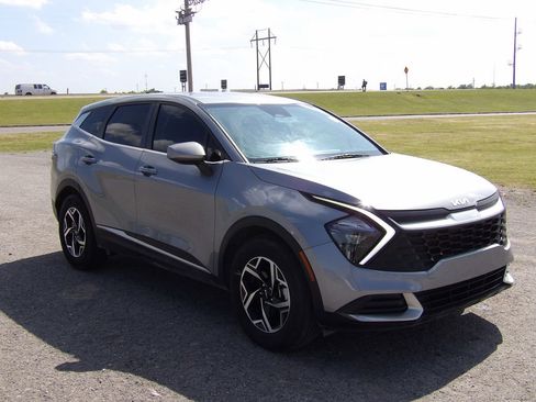 Used 2023 Kia Sportage LX FWD image 4