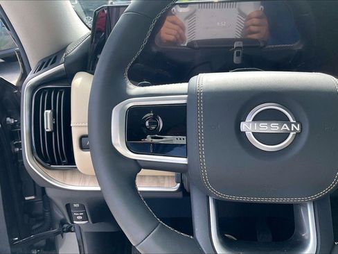 Certified 2025 Nissan Armada Platinum Reserve AWD/4WD image 18