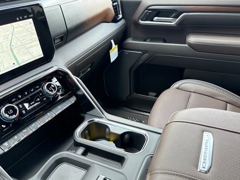 New 2026 GMC Sierra 2500 Denali w/ Denali Reserve Package AWD/4WD image 25