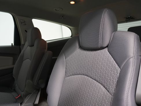 Used 2009 Chevrolet Traverse LT FWD image 12