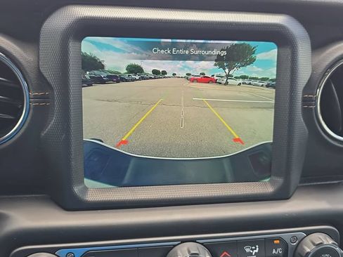 Used 2023 Jeep Gladiator Overland AWD/4WD image 22