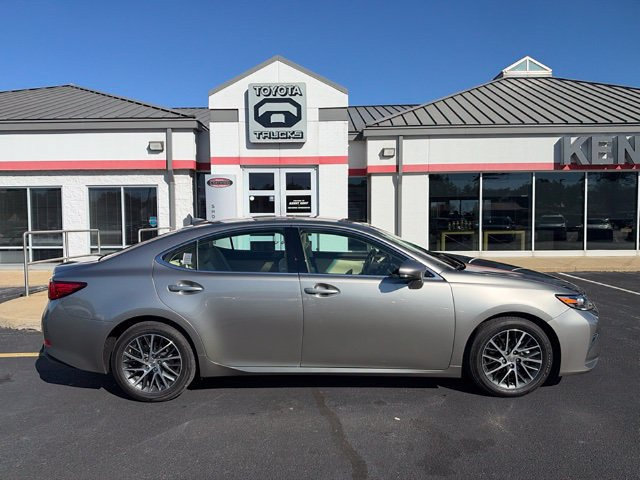 Used 2017 Lexus ES 350 w/ Luxury Package FWD image 13