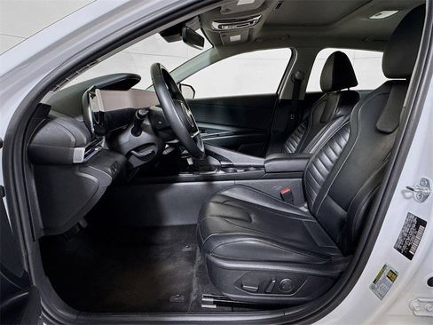 Used 2024 Hyundai Elantra Limited image 20