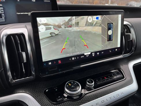 Used 2025 Ford Expedition Platinum w/ Stealth Performance Package image 23