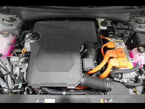 Used 2025 Hyundai Elantra Limited FWD image 20
