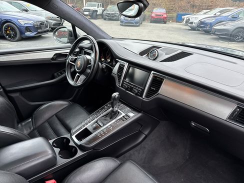 Used 2015 Porsche Macan Turbo image 25