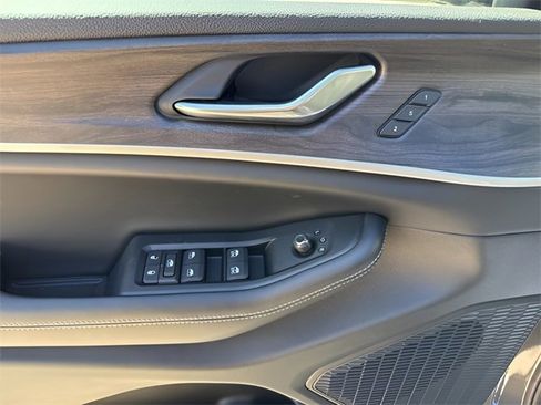 New 2025 Jeep Grand Cherokee Limited w/ Black Appearance Package image 12