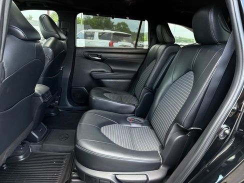 Used 2022 Toyota Highlander XSE image 13
