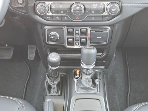 New 2026 Jeep Gladiator Sport image 17