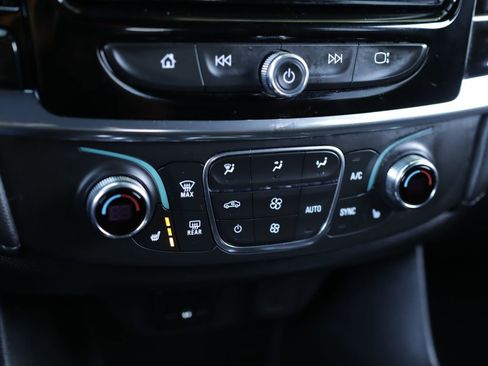 Used 2023 Chevrolet Traverse LT FWD image 15