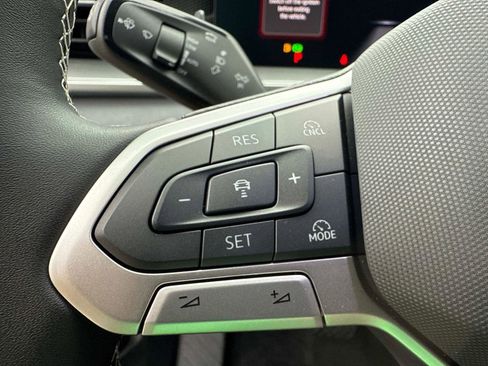 New 2025 Volkswagen Tiguan SE image 28