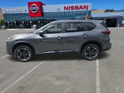 Used 2024 Nissan Rogue SV image 1