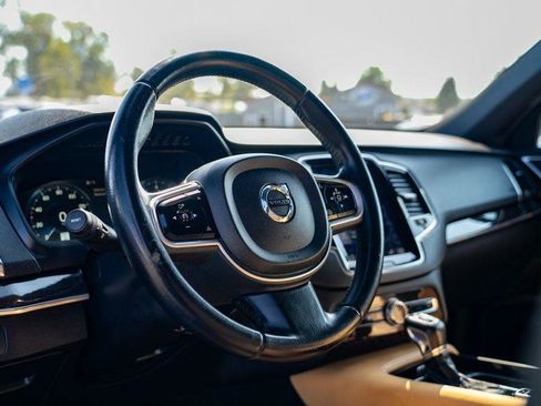 Used 2017 Volvo XC90 T6 Momentum w/ Vision Package image 14