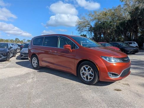 Used 2018 Chrysler Pacifica Touring Plus w/ Tire & Wheel Group image 2