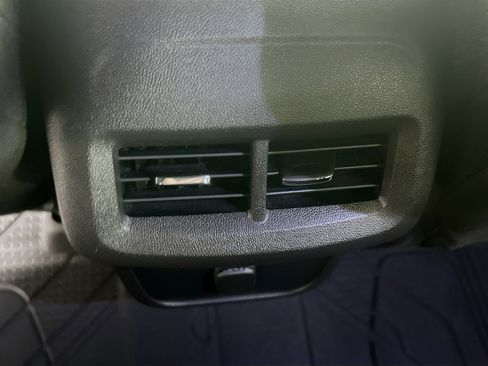 Used 2018 Chevrolet Equinox LT FWD image 26