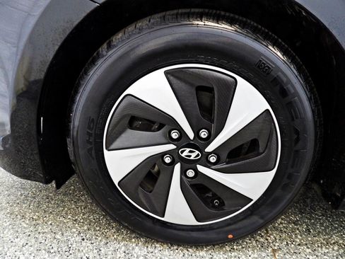 Used 2017 Hyundai Ioniq SEL image 18