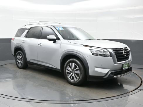 Used 2023 Nissan Pathfinder SL AWD/4WD image 8