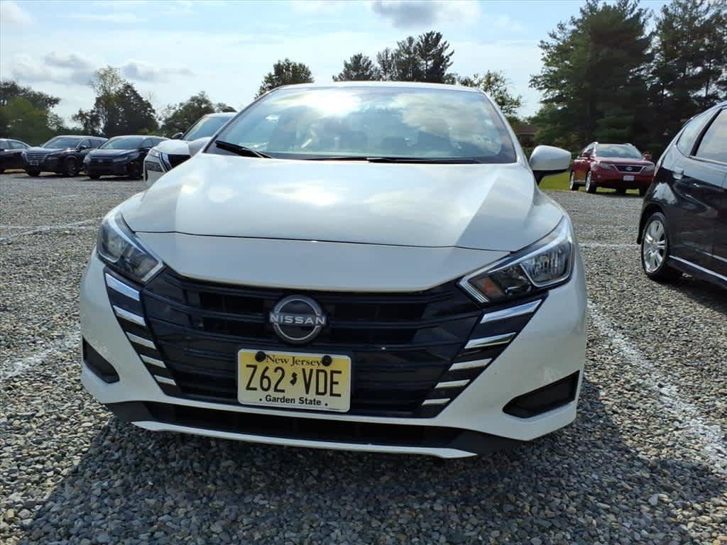 Used 2024 Nissan Versa SV FWD image 5