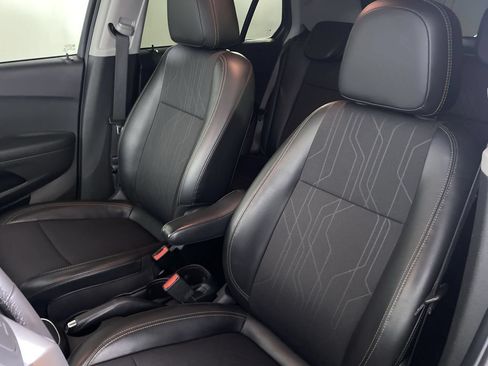 Used 2020 Chevrolet Trax LT w/ LT Convenience Package FWD image 10