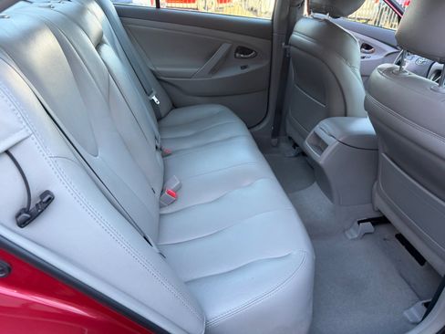 Used 2010 Toyota Camry LE FWD image 10