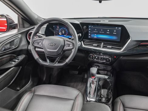 Used 2025 Chevrolet Trax RS w/ Driver Confidence Package image 27