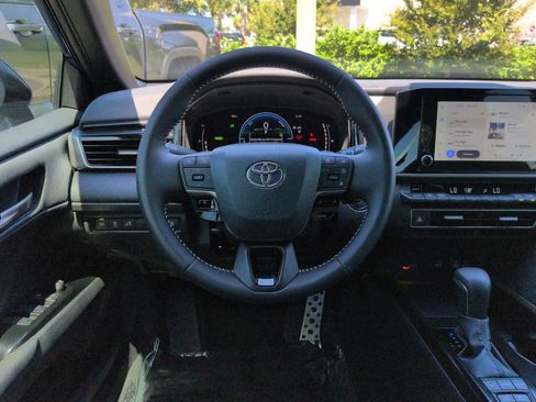 Used 2026 Toyota Camry SE FWD image 15
