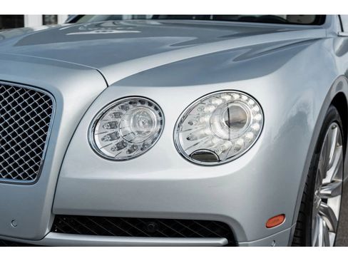 Used 2018 Bentley Flying Spur V8 image 21