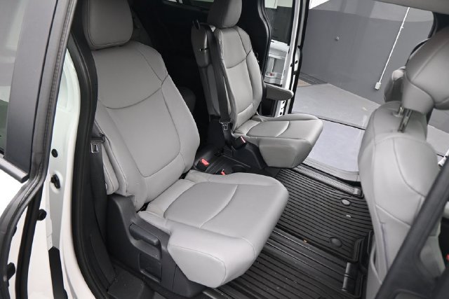 Used 2026 Toyota Sienna XLE FWD image 15