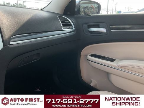 Used 2018 Chrysler 300 Limited RWD image 25
