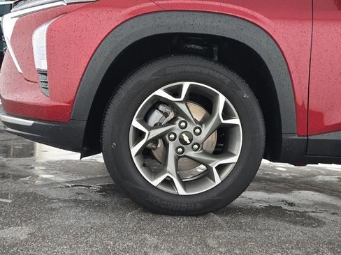 Used 2025 Chevrolet Trax LT FWD image 37