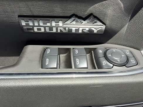 Used 2025 Chevrolet Silverado 1500 High Country w/ High Country Premium Package AWD/4WD image 23