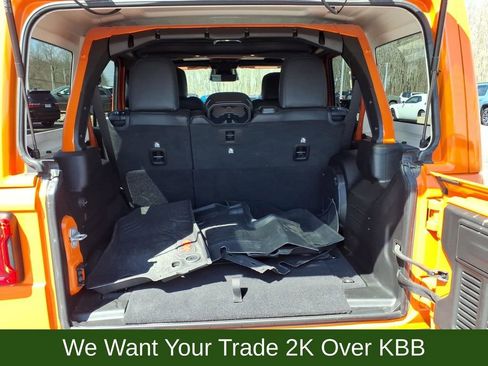 Used 2025 Jeep Wrangler Sahara image 24