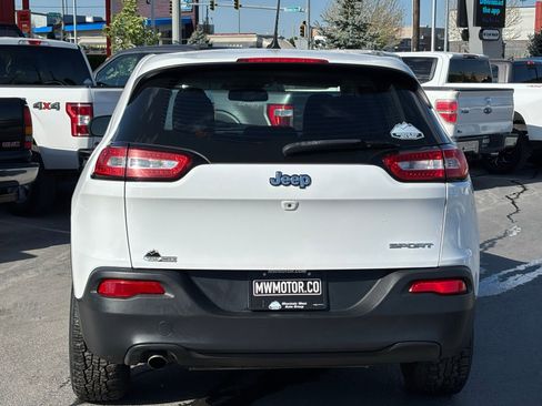 Used 2018 Jeep Cherokee Sport FWD image 9