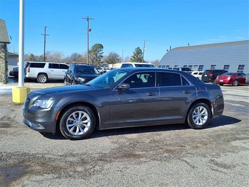 Used 2019 Chrysler 300 Touring image 18