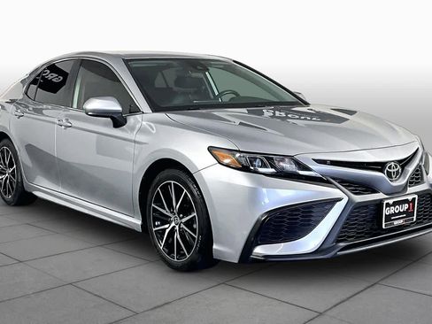 Used 2021 Toyota Camry SE FWD image 3