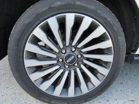 Used 2021 Lincoln Navigator Reserve AWD/4WD image 5